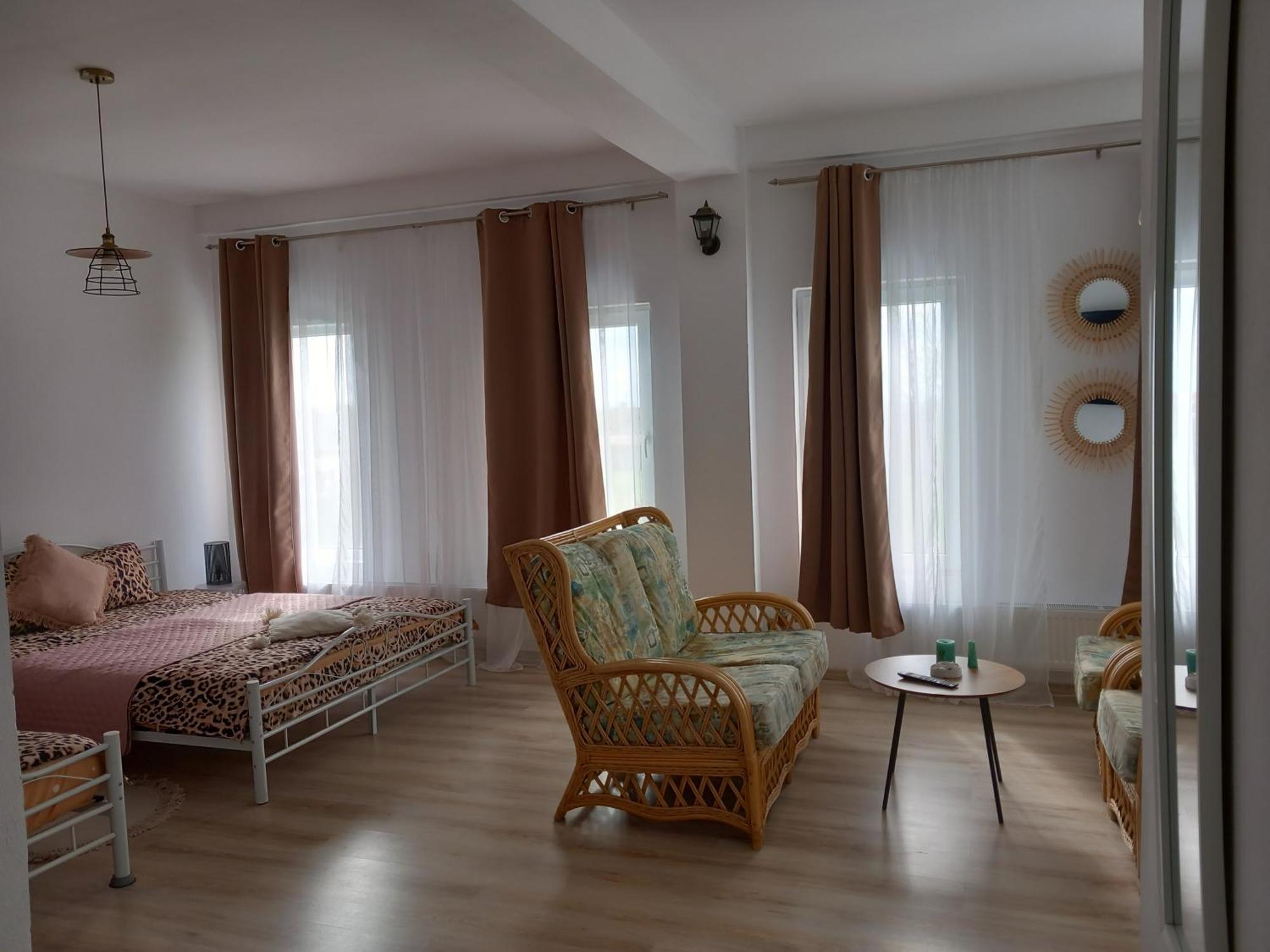 Basarabi Tina Guest House מראה חיצוני תמונה